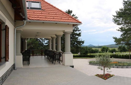 Gyulakeszi Bed & Breakfast | Exceptional Villa Tolnay Vendégház - Guest Rated 10/10
