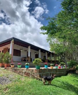 San Gil House | Guest Rated Villa Tolu: Pet-Friendly Stay with Pool Access