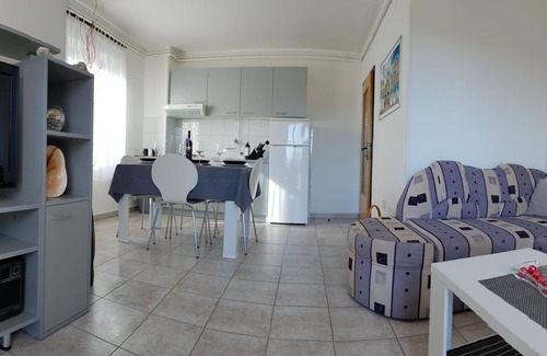Valbandon Apartment | Villa Toni: Your Ideal Getaway with Ocean Views & Spa