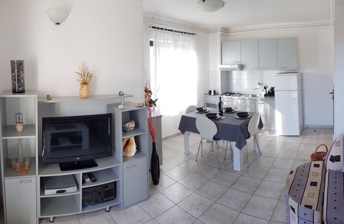 Valbandon Apartment | Villa Toni: Your Ideal Getaway with Ocean Views & Spa
