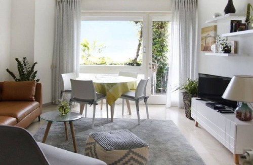 Torbole sul Garda Apartment | Villa Toni Torbole: Pet-Friendly Retreat with Ocean Views