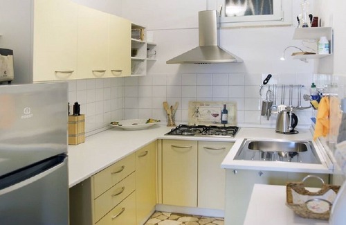 Torbole sul Garda Apartment | Villa Toni Torbole: Pet-Friendly Retreat with Ocean Views