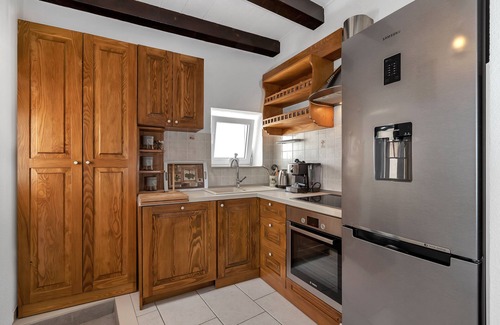 Baska Voda Villa | Villa Topolinath: Family-Friendly Retreat with Pool Access