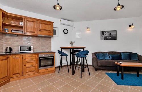 Baska Voda Villa | Villa Topolinath: Family-Friendly Retreat with Pool Access