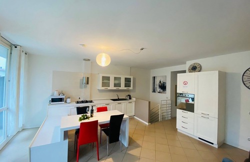 Peschiera del Garda Villa | Villa Torette: Tranquil Retreat Steps from the Lake