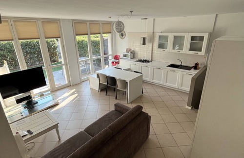 Peschiera del Garda Villa | Villa Torette: Tranquil Retreat Steps from the Lake