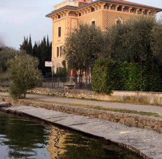 Magugnago House | Romantic Retreat at Villa Torre with Private Beach Access