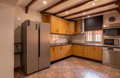 Motril House | Discover Villa Torres Costa Tropical: Pet-Friendly Retreat