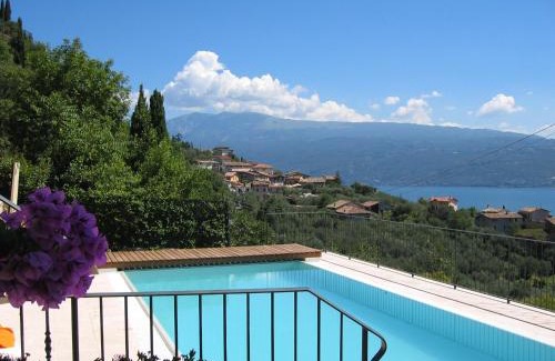 Pulciano Villa | Relax at Villa Tosca: Family-Friendly with Pool Access