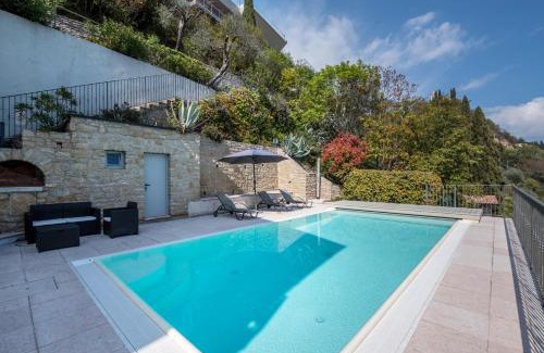 Pulciano Villa | Relax at Villa Tosca: Family-Friendly with Pool Access