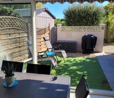 Portiragnes-Plage House | Relaxing Villa with Pool, Steps from the Beach – Pet Friendly