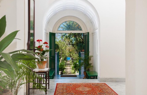 Sorrento City Centre Apartment | Villa Tozzoli 'Top' Floor - Rated 10/10 by Guests