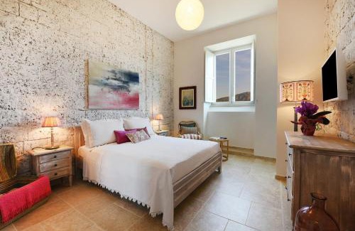 Sorrento City Centre Apartment | Villa Tozzoli 'Top' Floor - Rated 10/10 by Guests