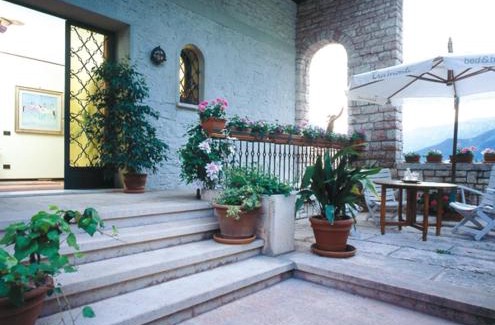 Bassano del Grappa House | Villa Tra' Monti: Family-Friendly Retreat with Kitchen Amenities