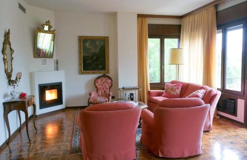 Bassano del Grappa House | Villa Tra' Monti: Family-Friendly Retreat with Kitchen Amenities