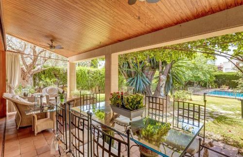Lloseta Villa | Villa Tramontana: 4-Star Retreat with Pool & Family-Friendly Perks
