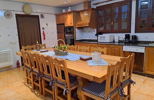 Algaida Villa | Villa Tranquila: Your Perfect Getaway with Hot Tub Access