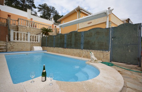 Lloret Blau Villa | Villa "TRAUMBLICK": Unwind with Oceanfront Views and Pool