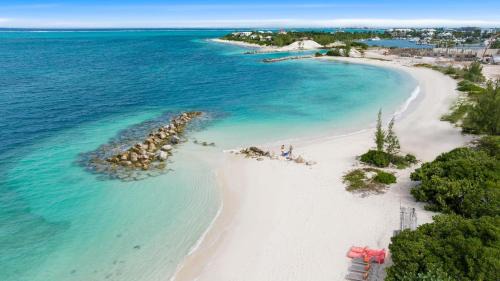 Providenciales Villa | Villa TreeHaus Paradise Overlooking Grace Bay