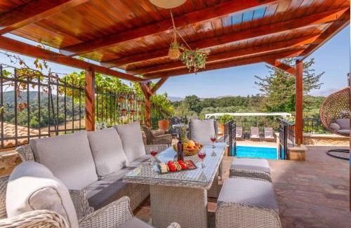 Monopari Villa | Discover Villa Tresor: Family-Friendly Escape with Pool