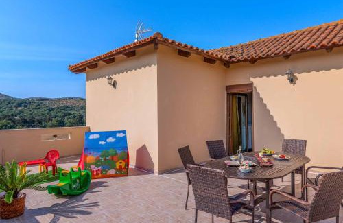 Monopari Villa | Discover Villa Tresor: Family-Friendly Escape with Pool
