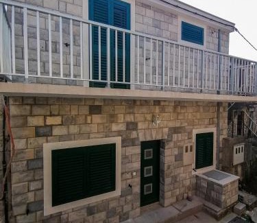 Kremena Apartment | Discover Villa Tri Sulara: Oceanfront Bliss with Top Ratings