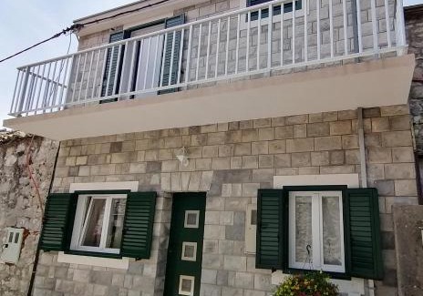 Kremena Apartment | Discover Villa Tri Sulara: Oceanfront Bliss with Top Ratings