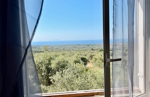 Sorso Apartment | Villa 'Trilocale Sea View' with Sea View, Shared Terrace and Private Garden