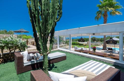 Atsipópoulon Villa | Villa Trinity: Oceanfront Escape with Pool & Hot Tub