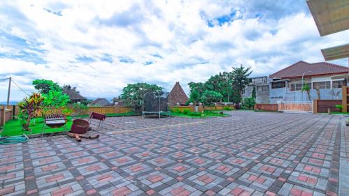 Sidomulyo Villa | Villa Triplet 1 with PrivatePool and Rooftop