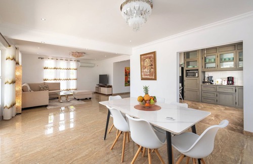 Mont Choisy House | Villa Tropicale, 5 bed, private pool, 5 min beach