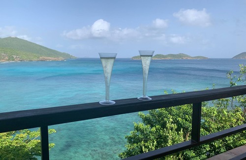 Tropaco Point Villa | Beachfront Villa Tryst: Pet-Friendly Oasis at Hull Bay