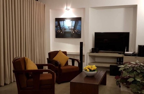 Anuradhapura House | Welcoming Villa Tulip Garden: Breakfast & Family-Friendly Stays