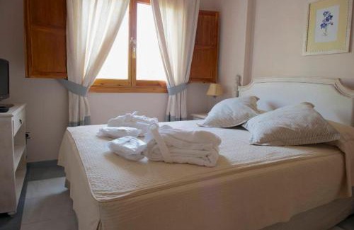 Laujar de Andarax Hotel | Discover Villa Turística de Laujar: Oceanfront Getaway