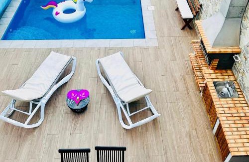 Puerto del Rosario Villa | Villa Turmero: Family-Friendly Retreat with Pool Access