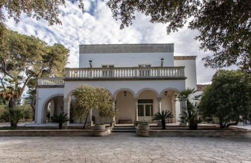 Giorgilorio Bed & Breakfast | Villa Tuzzo: Oceanfront Haven with Pool and Scenic Views