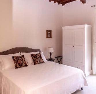 Giorgilorio Bed & Breakfast | Villa Tuzzo: Oceanfront Haven with Pool and Scenic Views