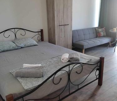 Nov Dojran House | Oceanfront Villa Twins: Guest Rated 8.9/10, Family-Friendly