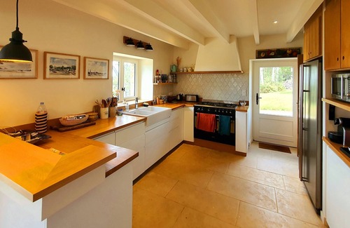 Plougasnou House | Villa Ty Balenn: Beachfront Bliss with Panoramic Views