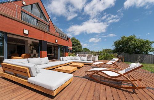 Ploeren Villa | Relaxing Villa Ty Castel with Pool in Arradon