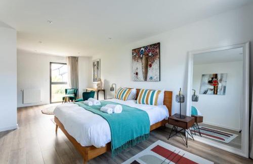 Dinard House | Modern Villa Ty Laouen with Garden - Family Friendly Stay