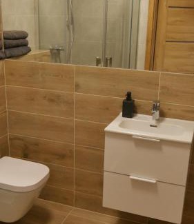 Rewa House | Inviting Villa u Przyjaciół: Family-Friendly with Hot Tub