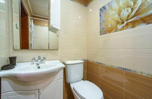 Transcarpathia House | Charming Villa U Tsymbora: Pet-Friendly Retreat with Hot Tub