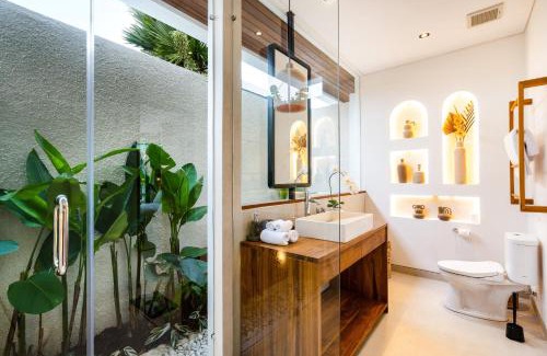 Mambal Villa | Serene Villa Ubud Escape with Oceanfront Views & Pool