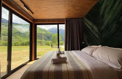 Shale Villa | Discover Villa Ujëvara e vogël: Family-Friendly Retreat