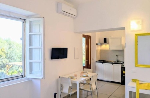 Chia Apartment | Villa Uliveto Yellow Apartment