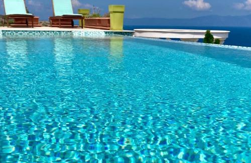 Sithonia Apartment | Villa Ulyana Kriaritsi: Oceanfront Spa & Pool Retreat