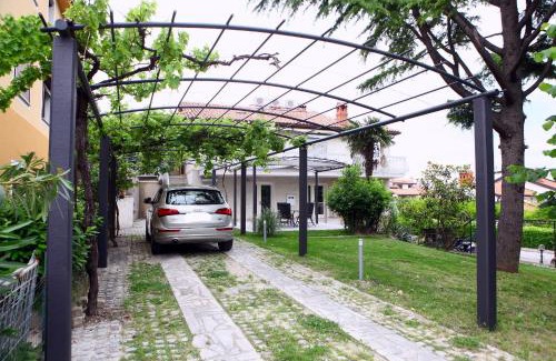 Izola Apartment | Villa UMA: Family-Friendly Oceanfront Getaway with Views