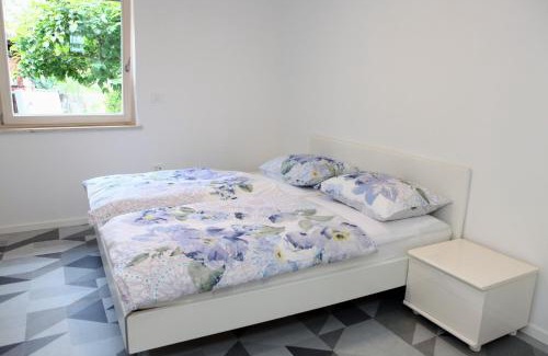Izola Apartment | Villa UMA: Family-Friendly Oceanfront Getaway with Views