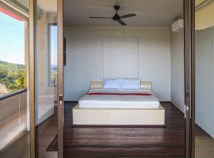 Senggigi Villa | Villa Umbrella: Oceanfront Retreat with Spa & Pool